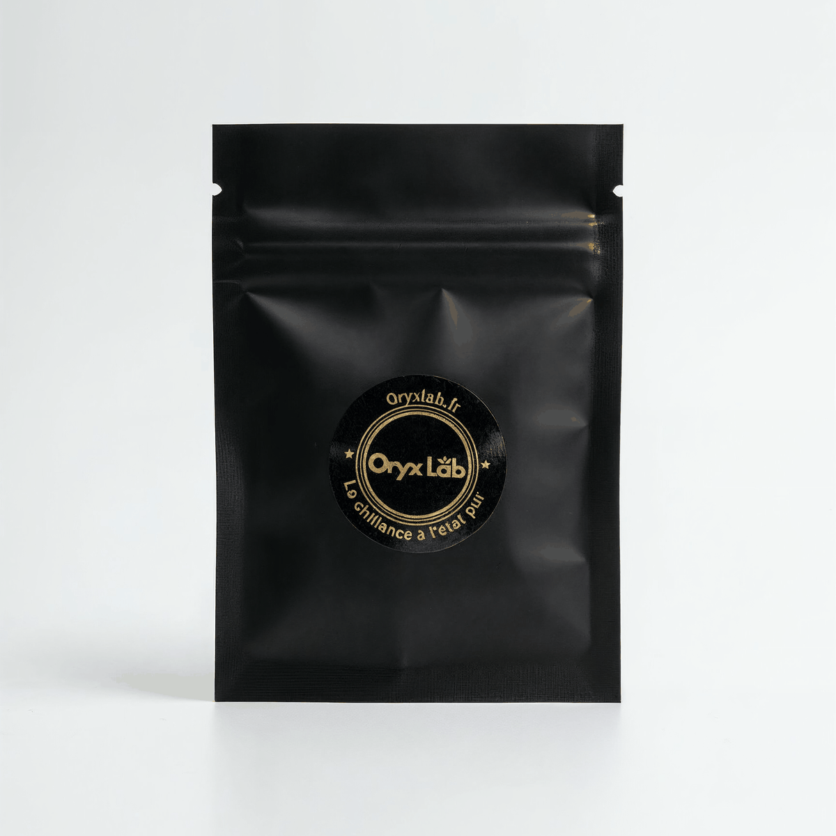 Emballage noir de fleur de CBC Platinum Kush avec logo OryxLab, expérience premium Habibi Hash CBC